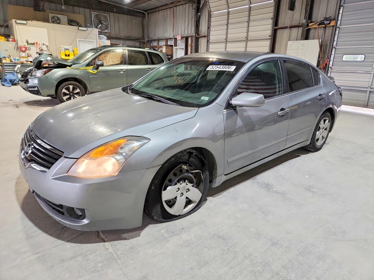 Salvage Nissan Altima Image