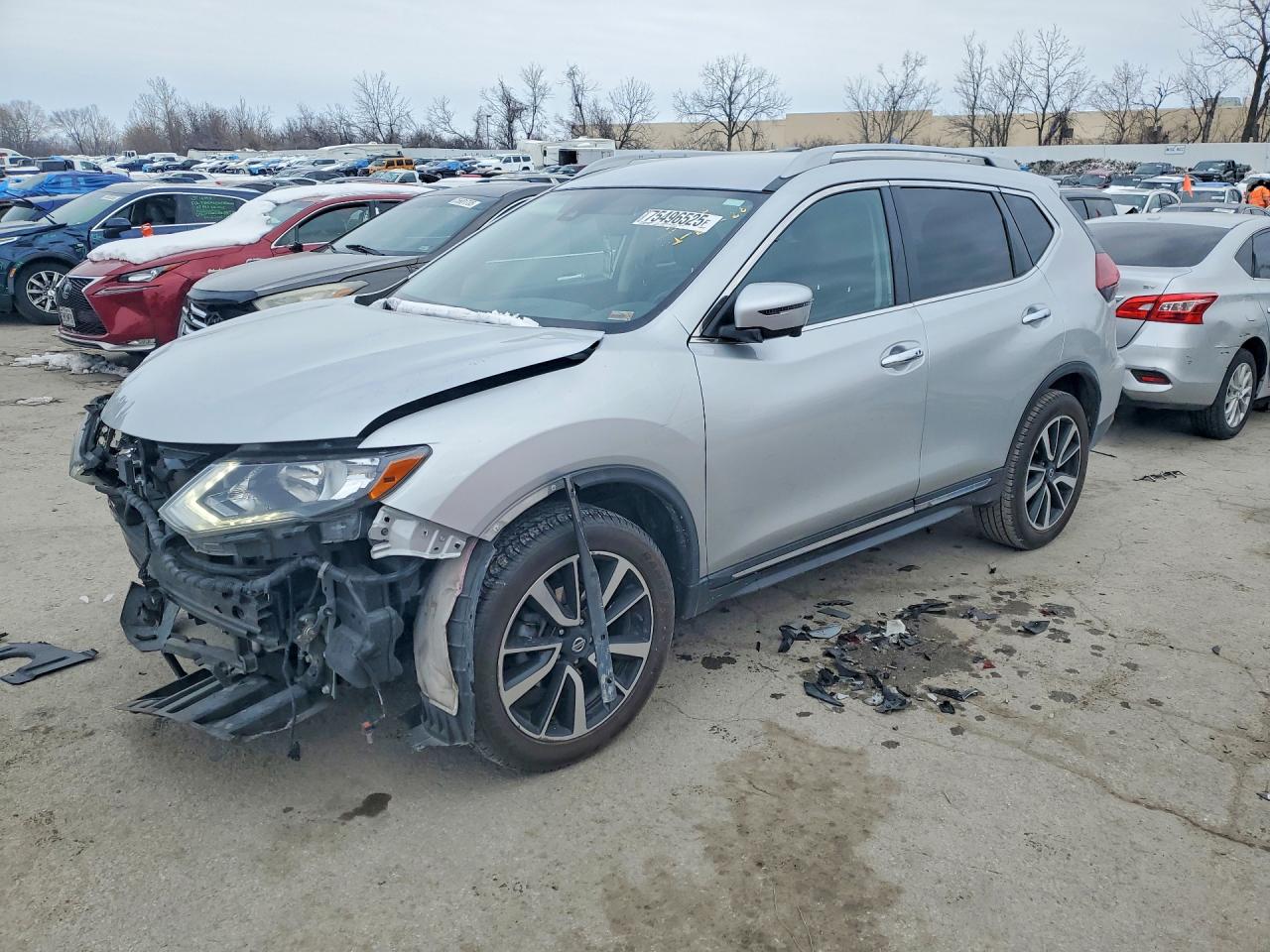 Salvage Nissan Rogue Image
