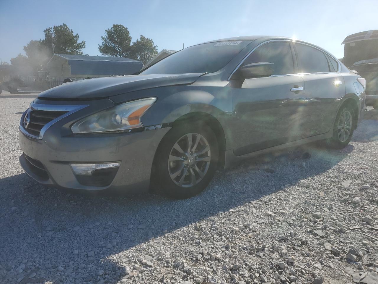Salvage Nissan Altima Image