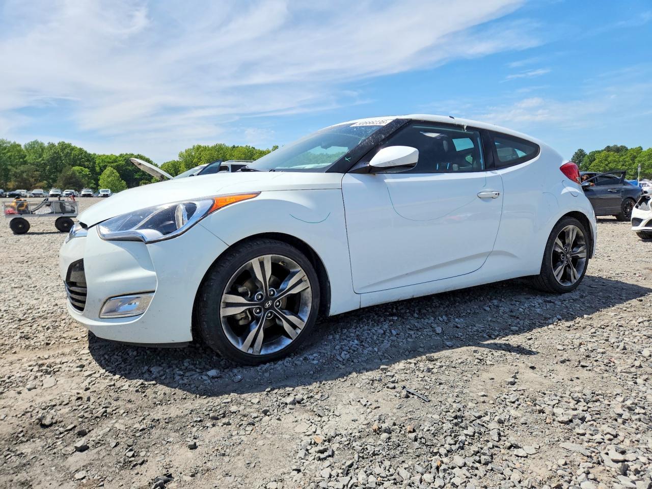 Salvage Hyundai VELOSTER Image