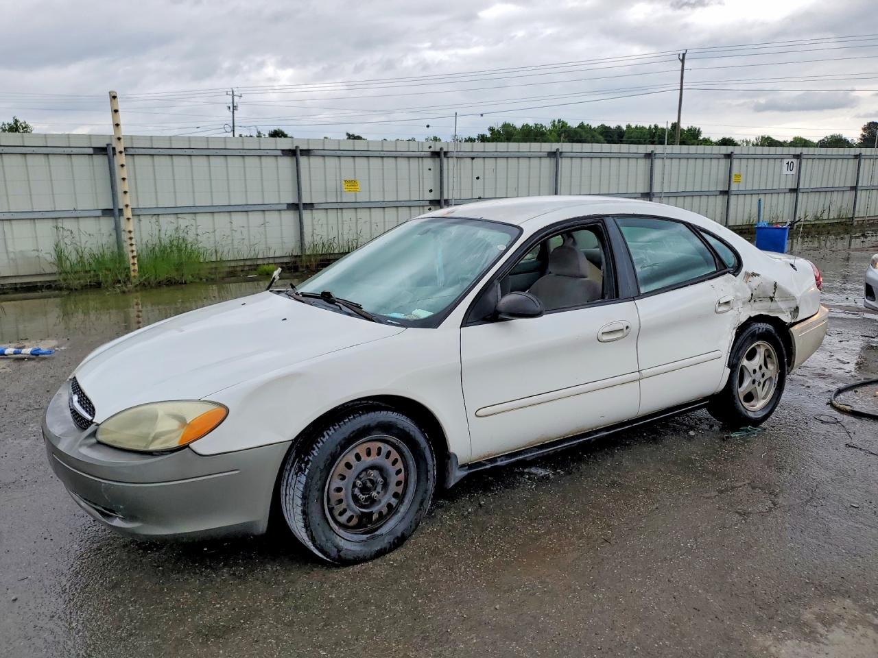 Salvage Ford Taurus Image