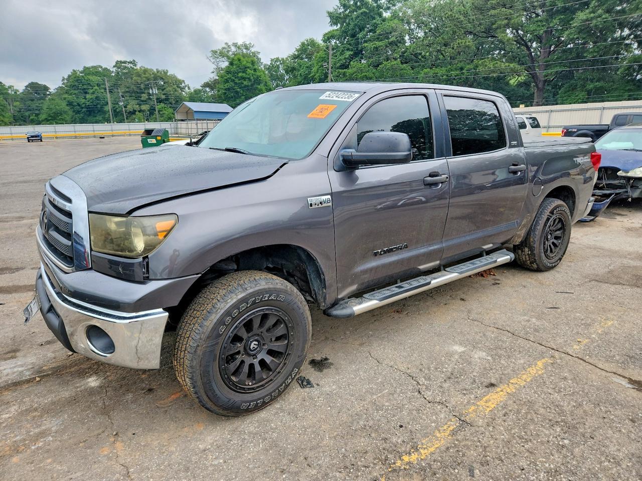 Salvage Toyota Tundra Image