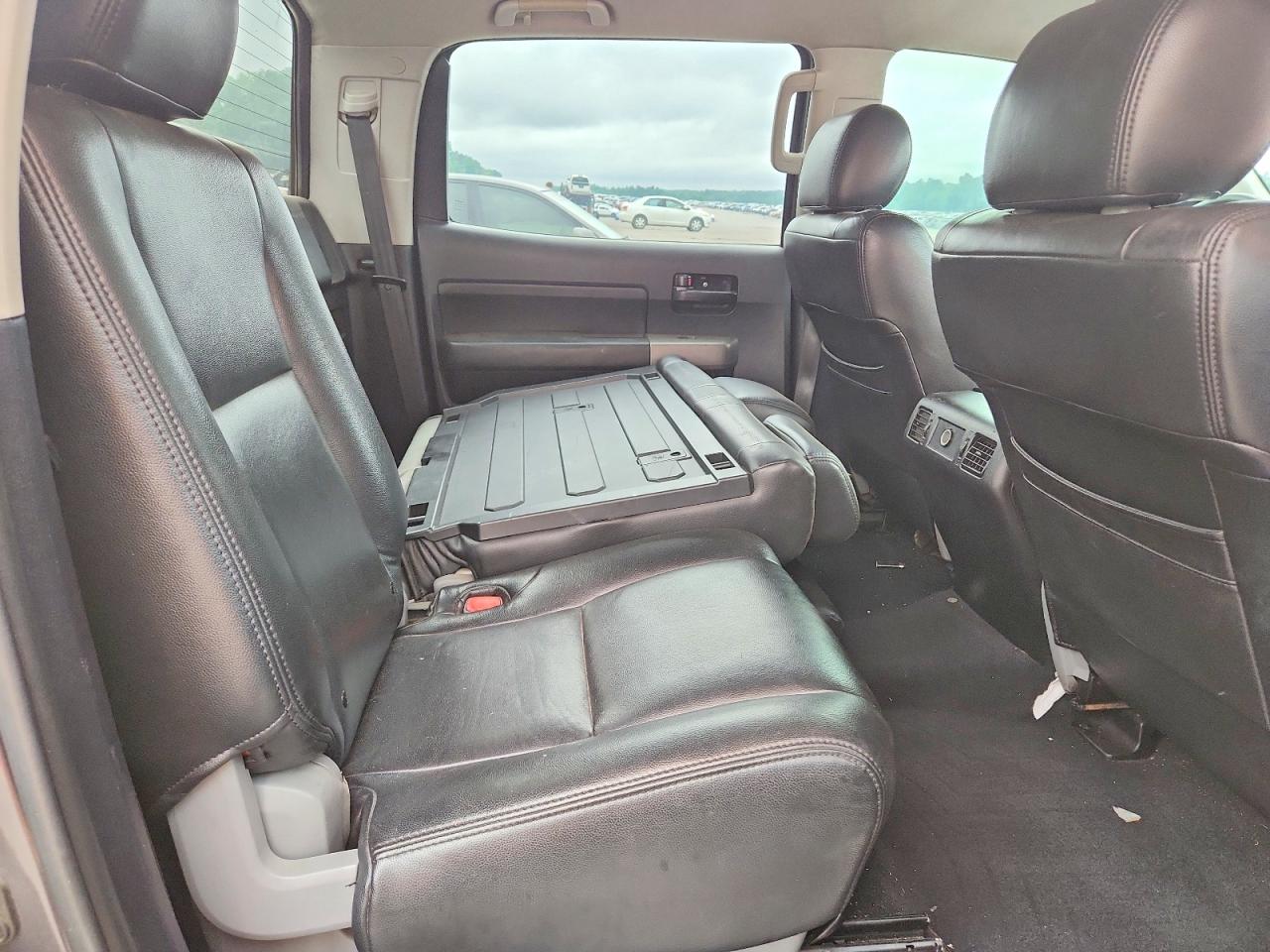Toyota Tundra Crewmax Sr5