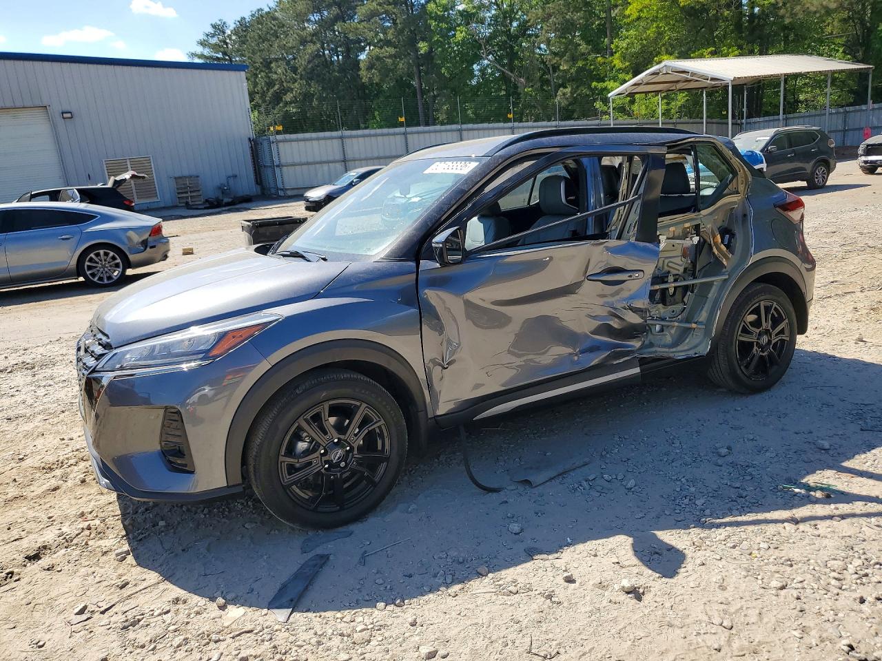 Salvage Nissan Kicks Image