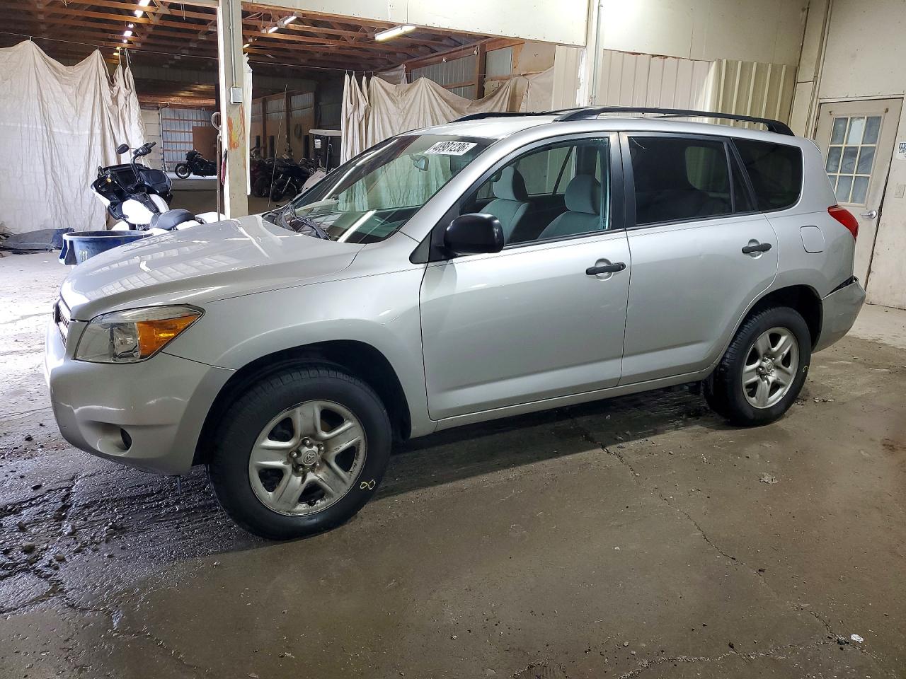 Salvage Toyota RAV4 Image