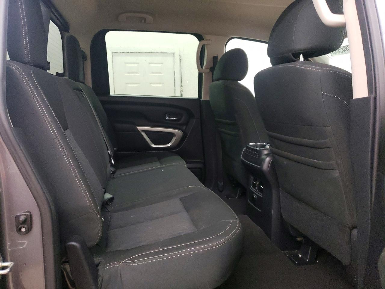 Nissan Titan Sv