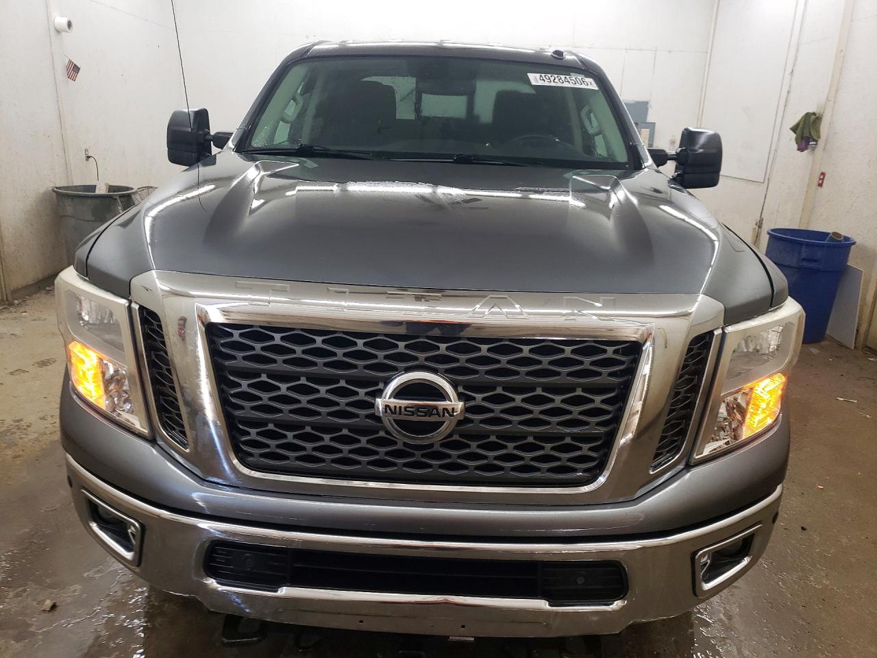 Nissan Titan Sv