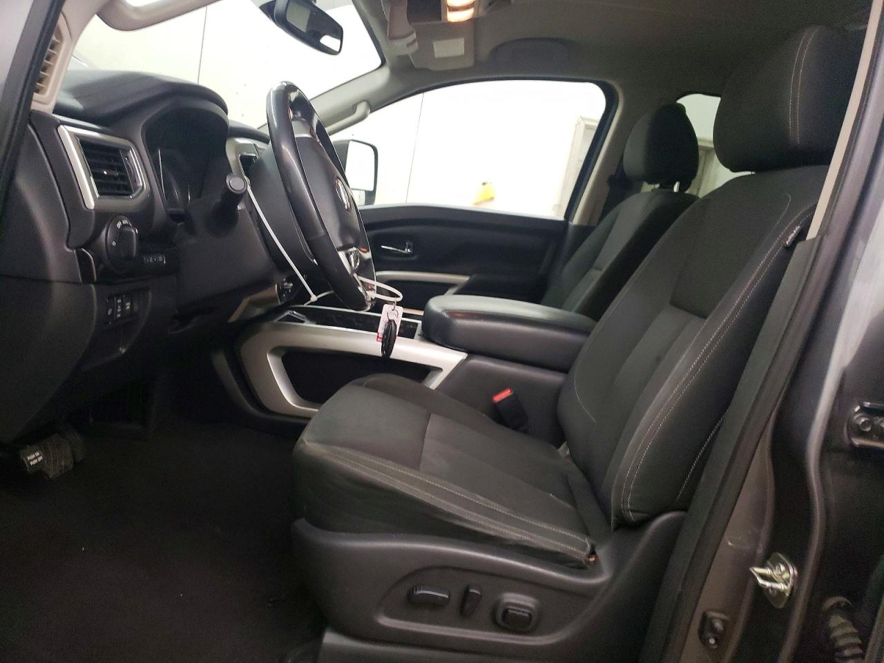 Nissan Titan Sv