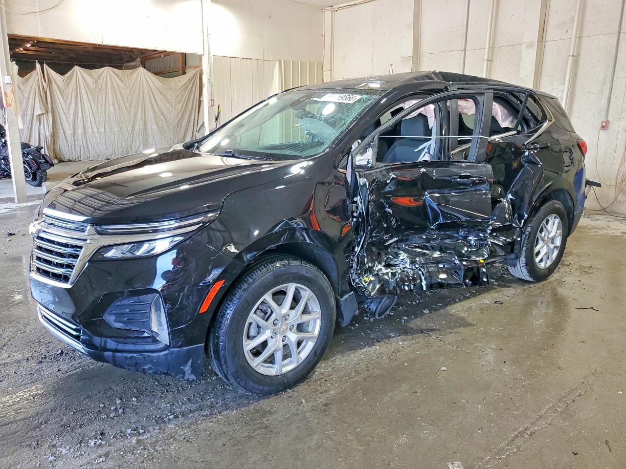 Salvage Chevrolet Equinox Image