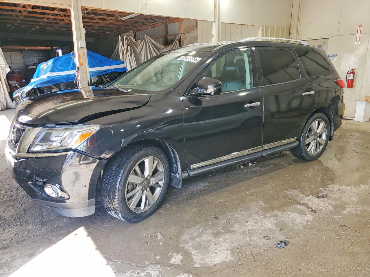 Salvage Nissan Pathfinder Image