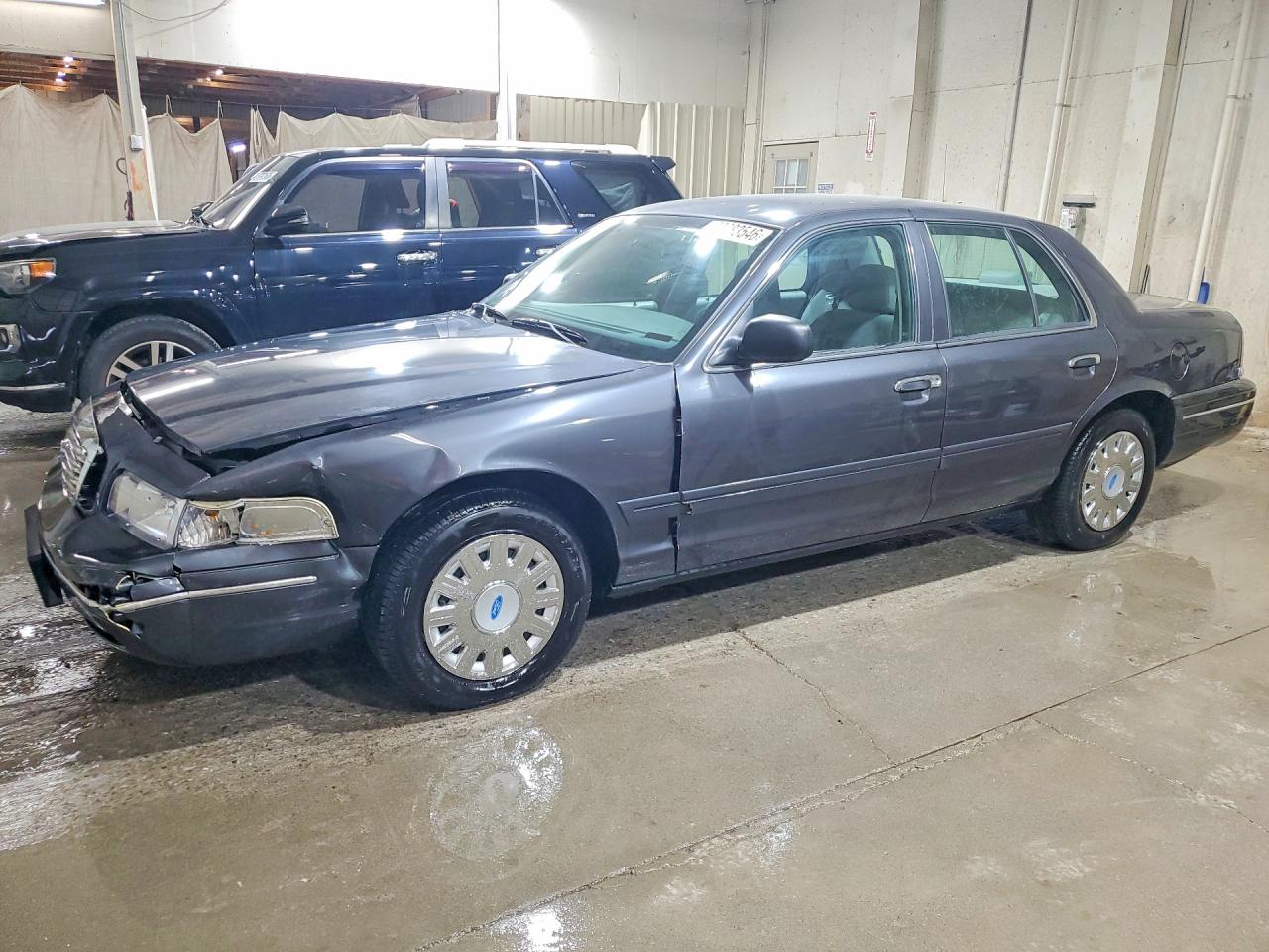 Salvage Ford Crown Vic Image