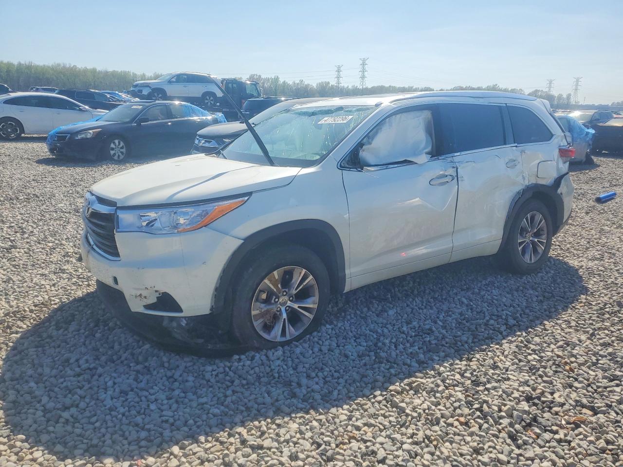 Salvage Toyota Highlander Image