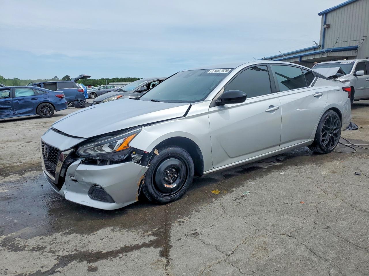 Salvage Nissan Altima Image