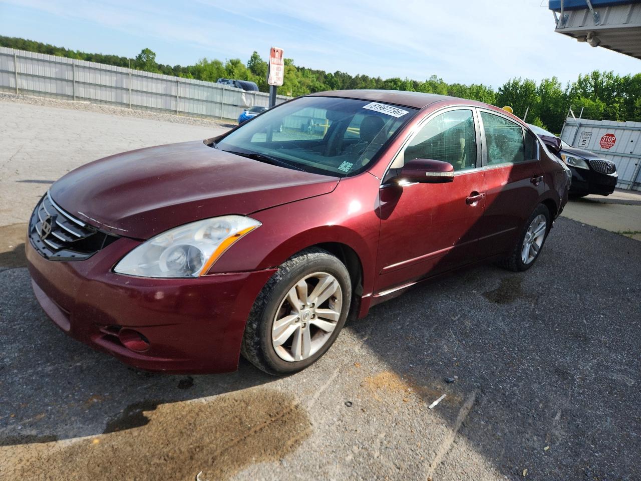Salvage Nissan Altima Image