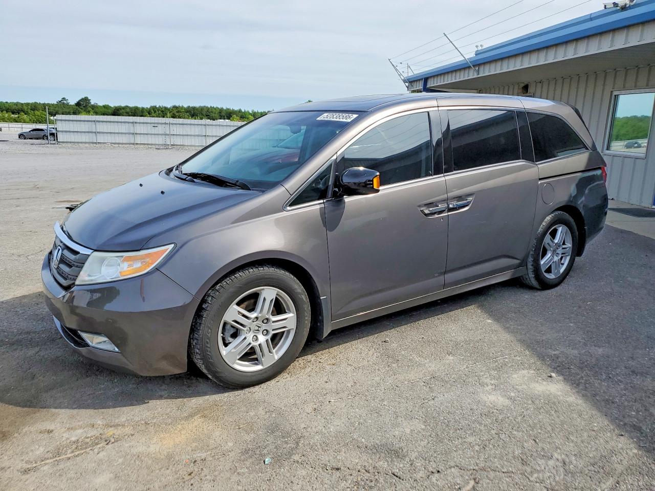 Salvage Honda Odyssey Image
