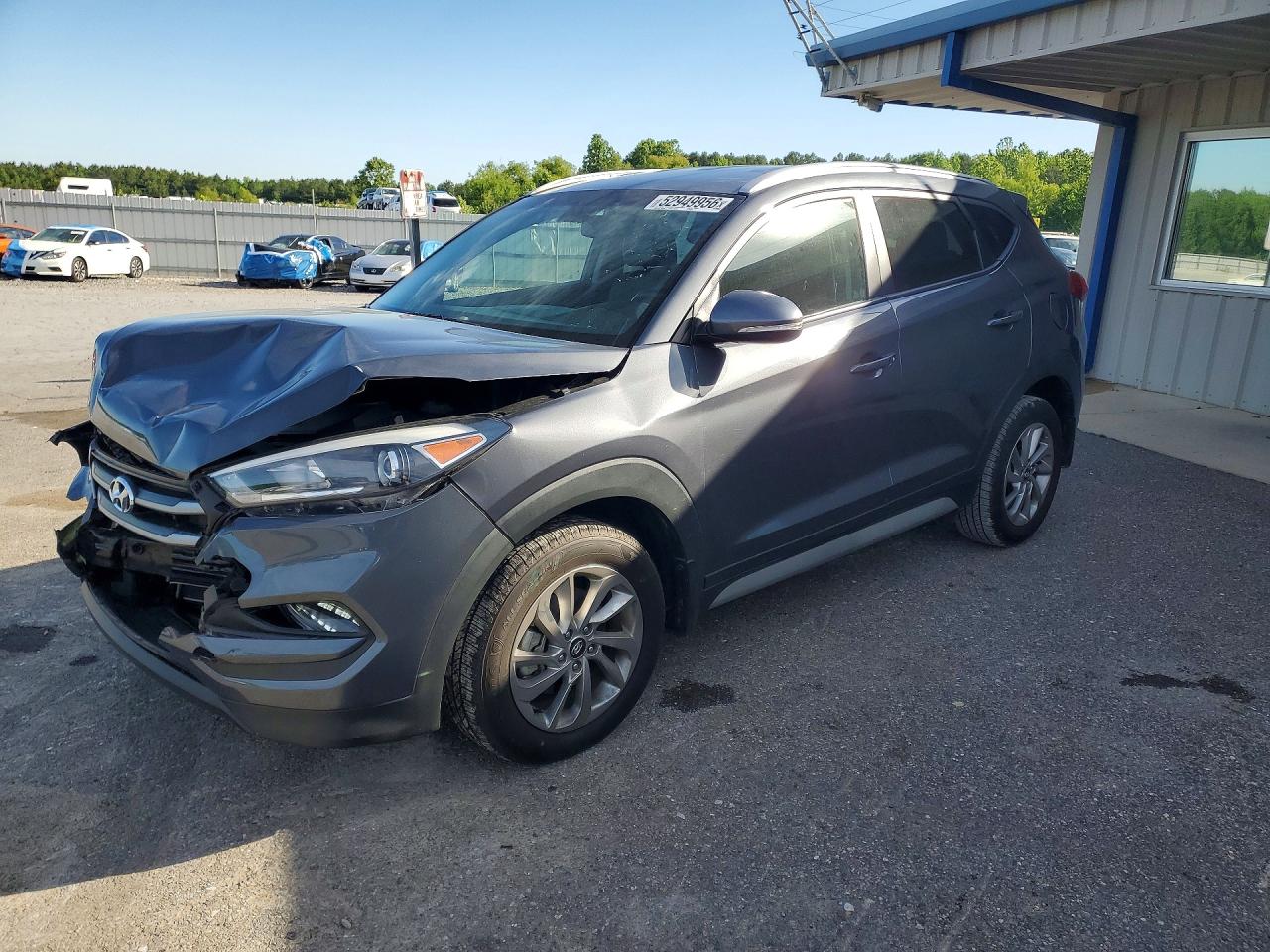 Salvage Hyundai TUCSON Image