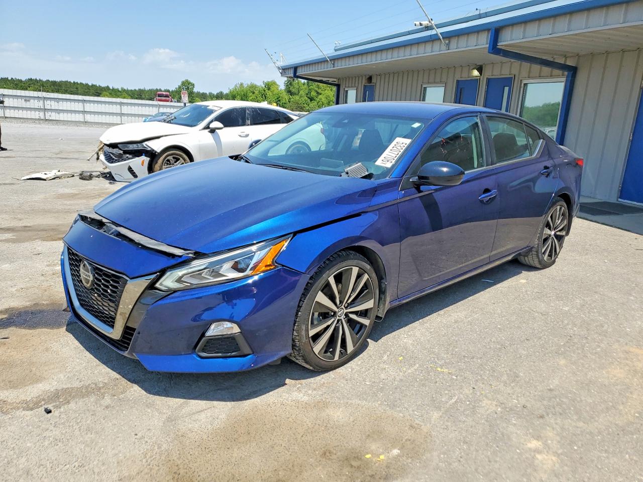 Salvage Nissan Altima Image