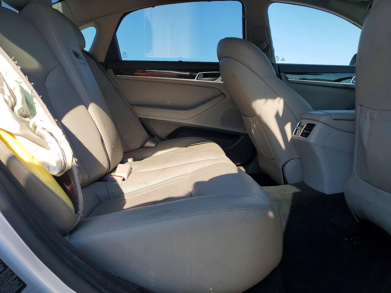 Hyundai Genesis 3.8l