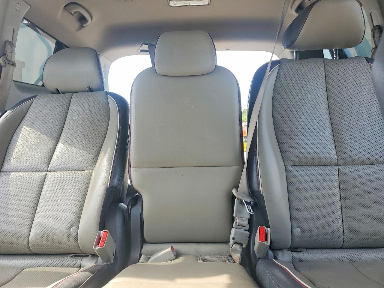 Kia Sedona Lx