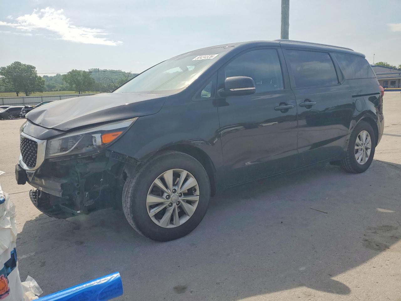 Salvage Kia Sedona Image