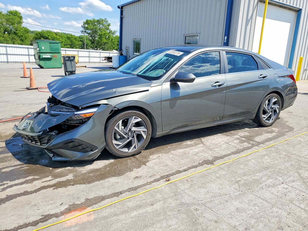 Salvage Hyundai ELANTRA Image