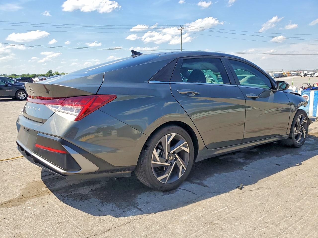 Hyundai ELANTRA Sel