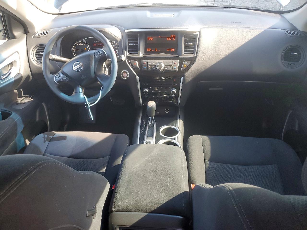 Nissan Pathfinder S
