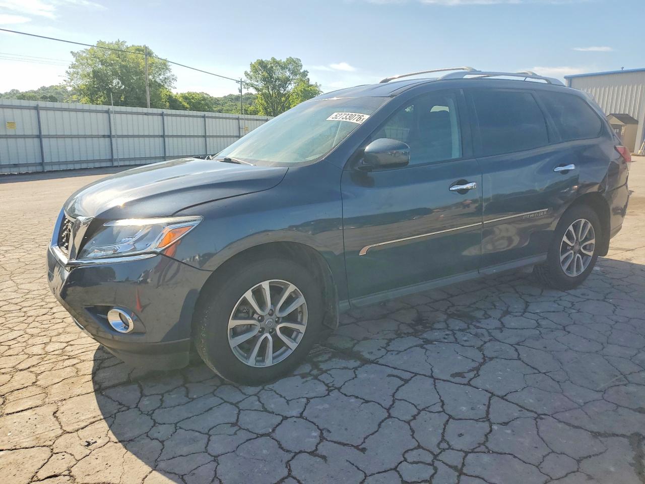 Salvage Nissan Pathfinder Image