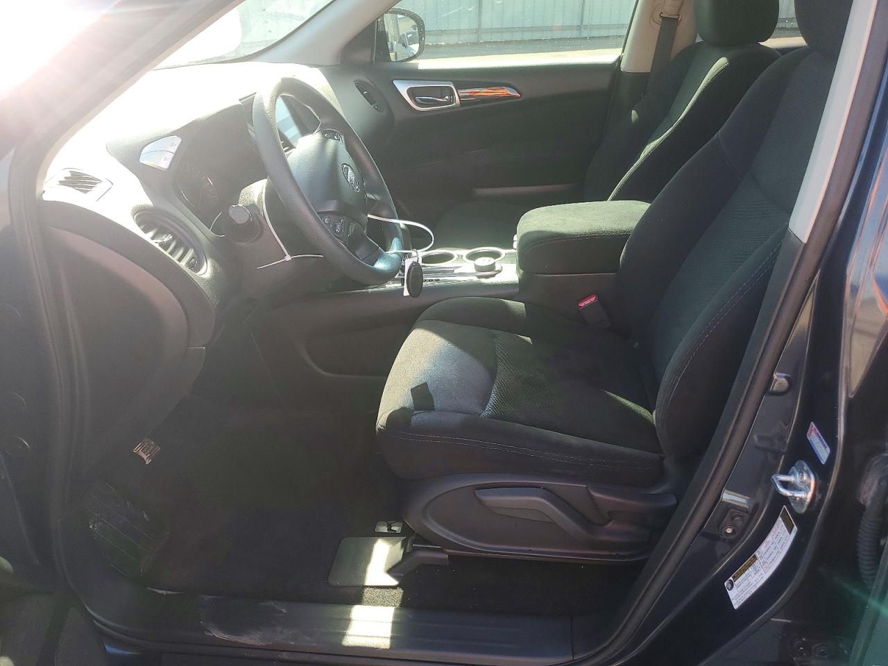 Nissan Pathfinder S
