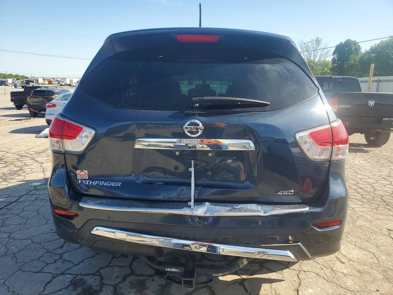 Nissan Pathfinder S