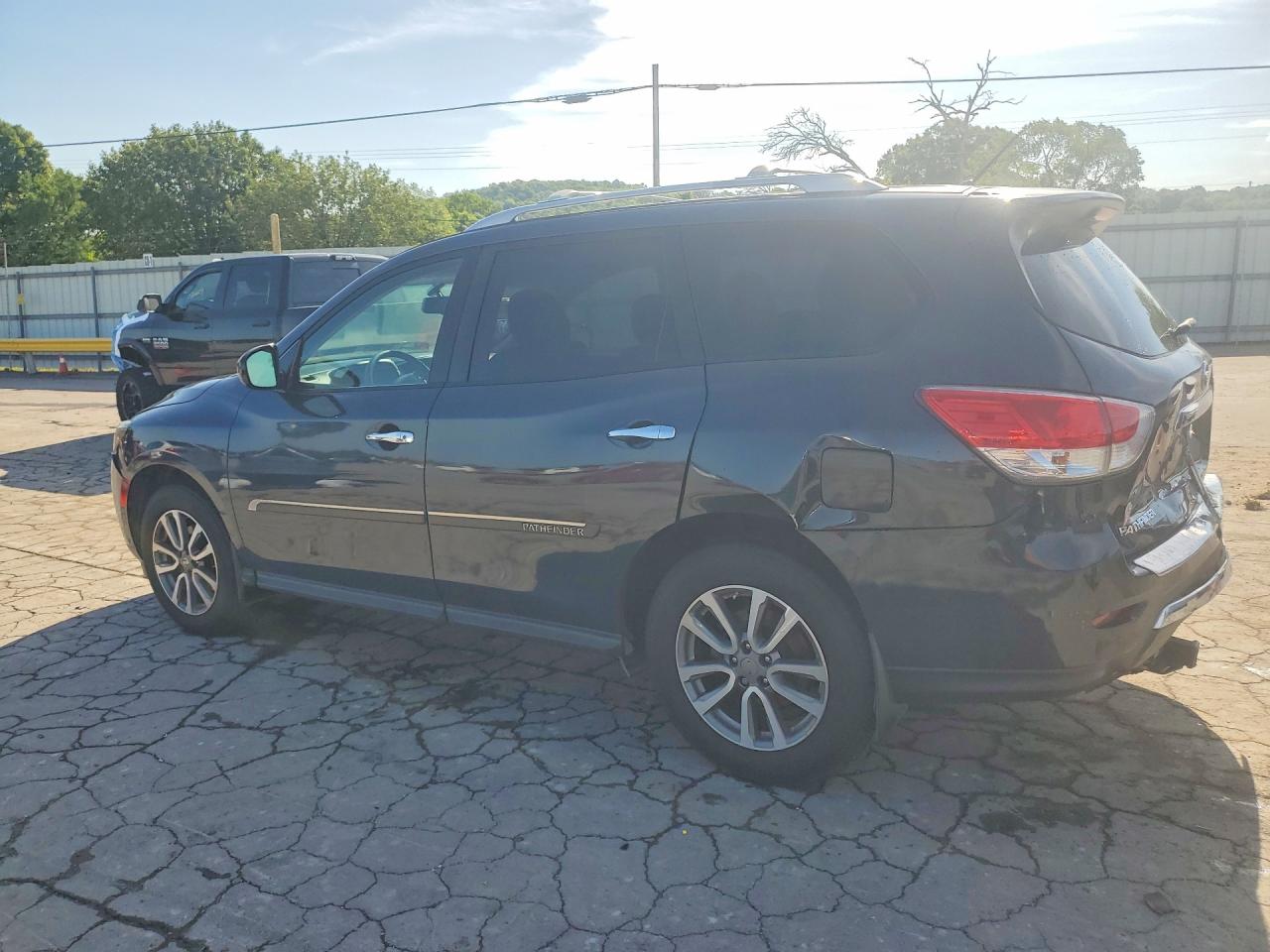 Nissan Pathfinder S