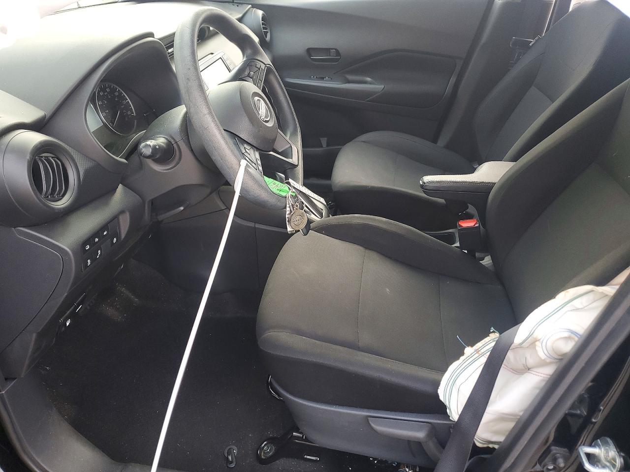 Nissan Kicks S