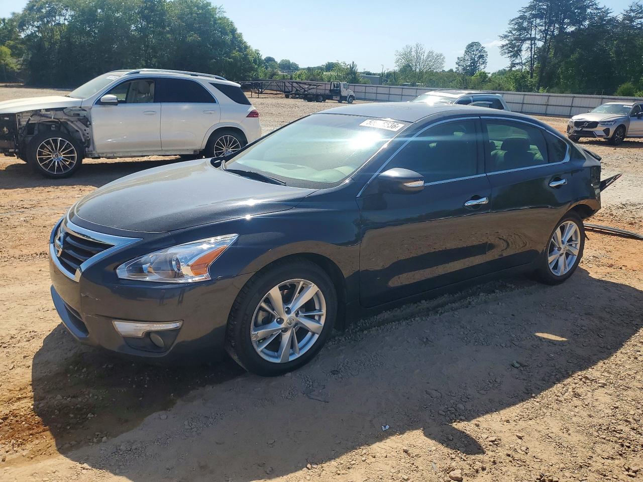 Salvage Nissan Altima Image