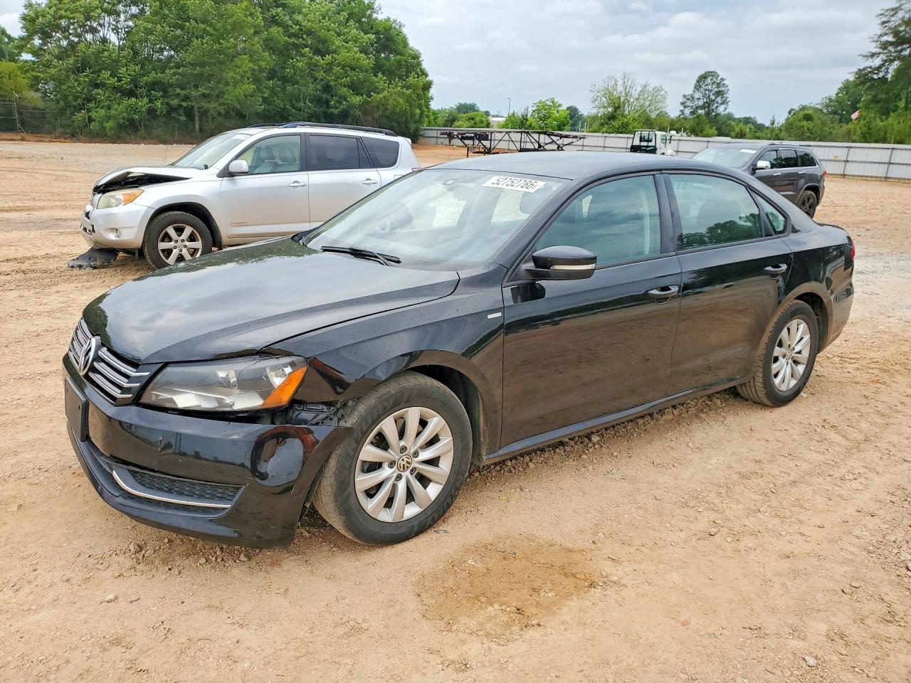 Salvage Volkswagen Passat Image