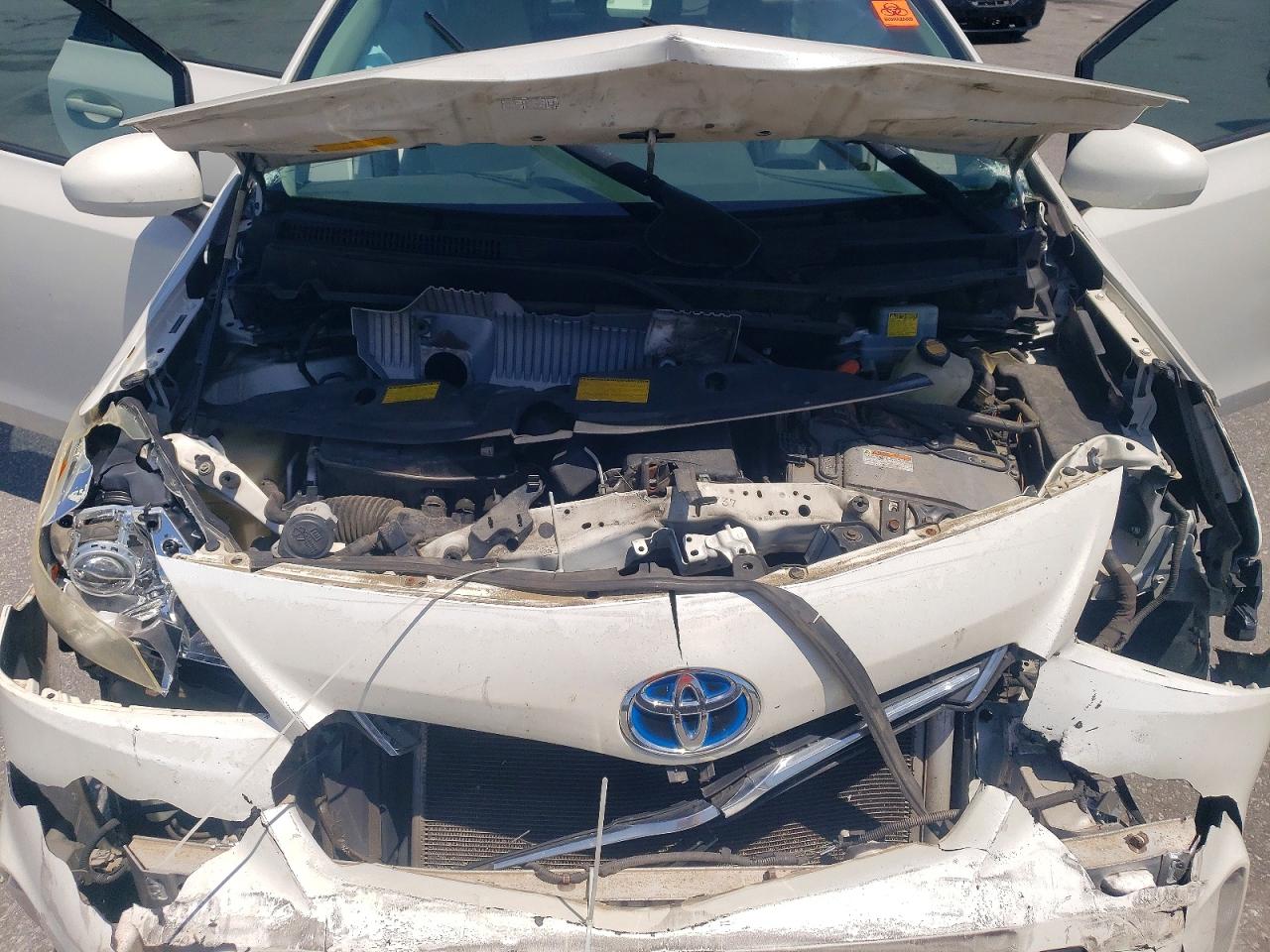 Toyota Prius v Two