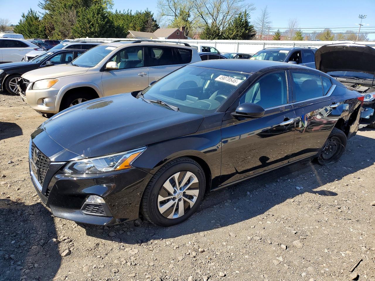 Salvage Nissan Altima Image