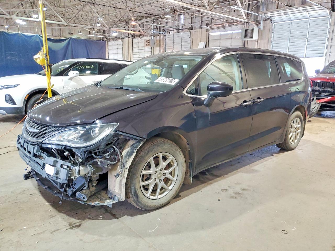 Salvage Chrysler Pacifica Image