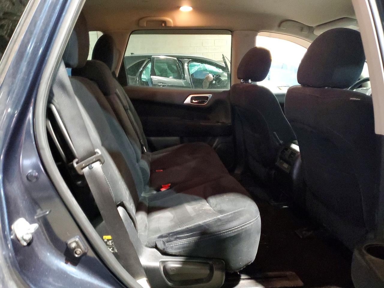Nissan Pathfinder Sv