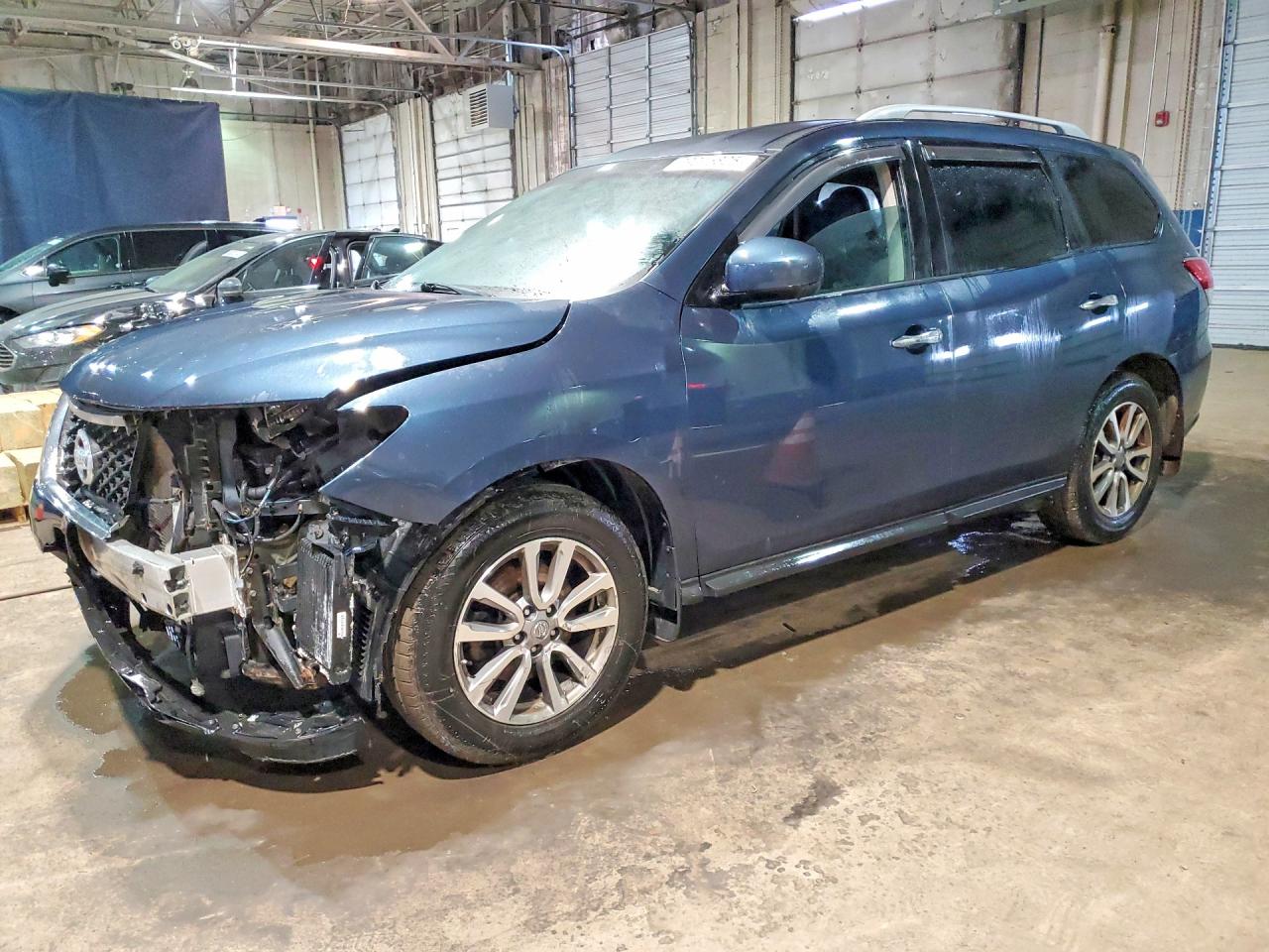 Salvage Nissan Pathfinder Image
