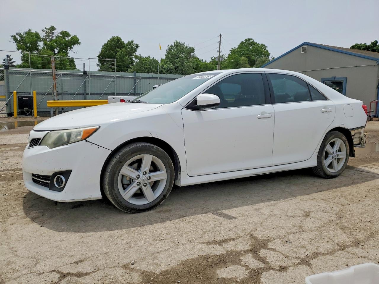 Salvage Toyota Camry Image