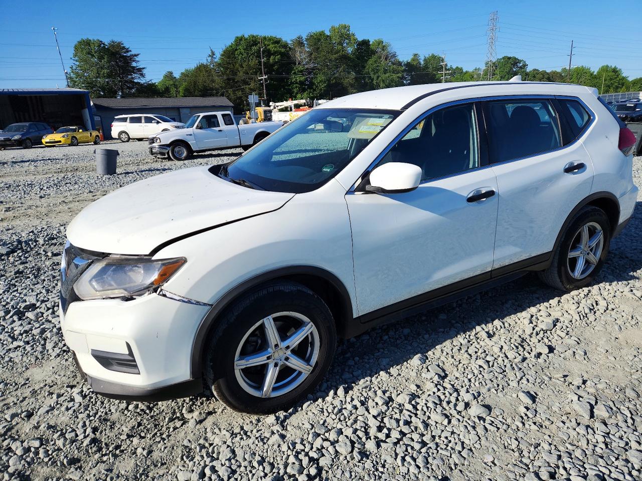 Salvage Nissan Rogue Image