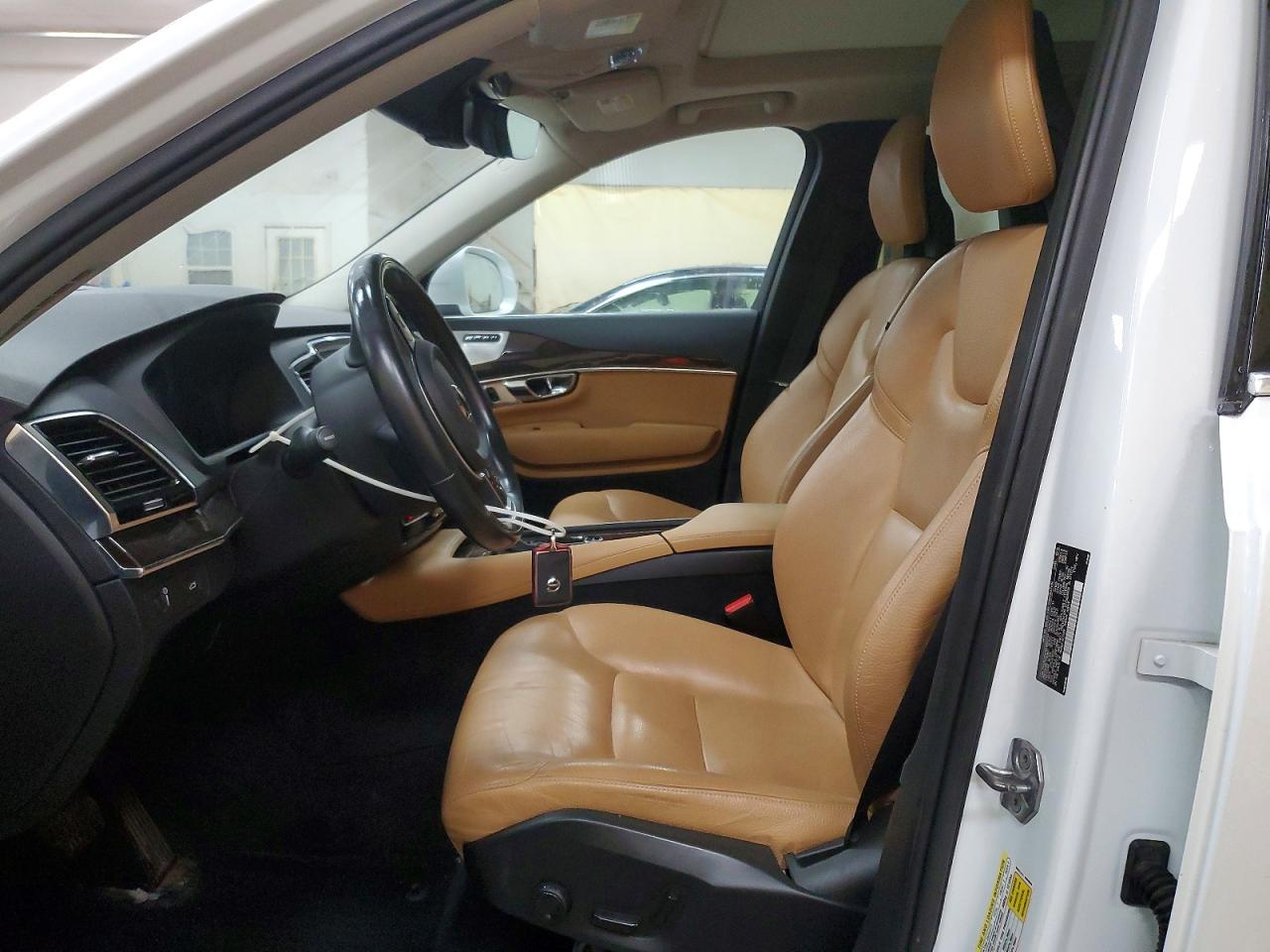 Volvo XC90 T6