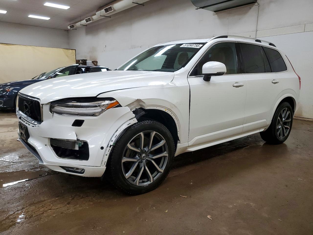 Salvage Volvo XC90 Image