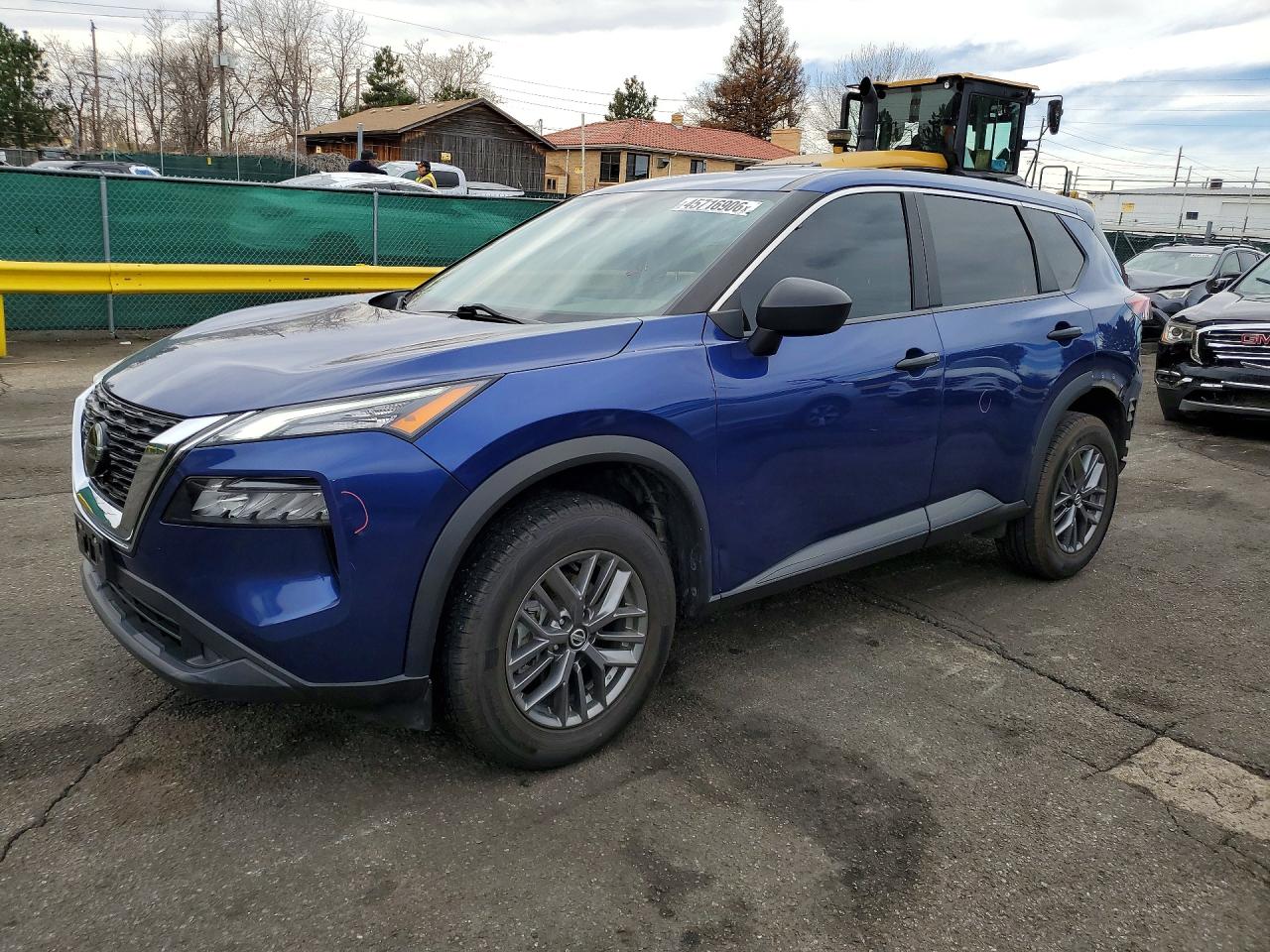 Salvage Nissan Rogue Image