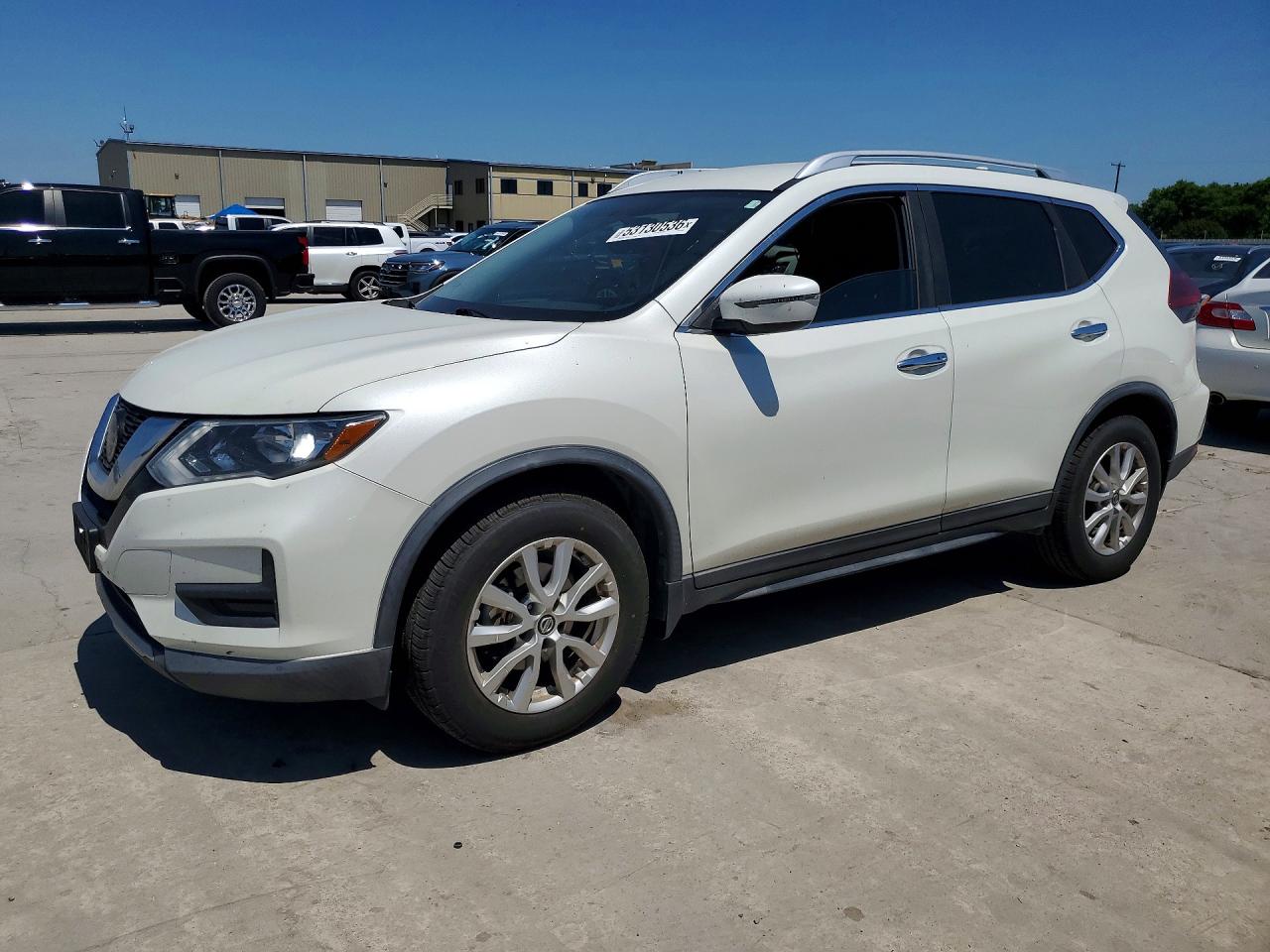 Salvage Nissan Rogue Image