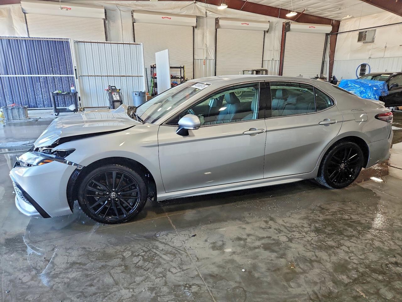 Salvage Toyota Camry Image