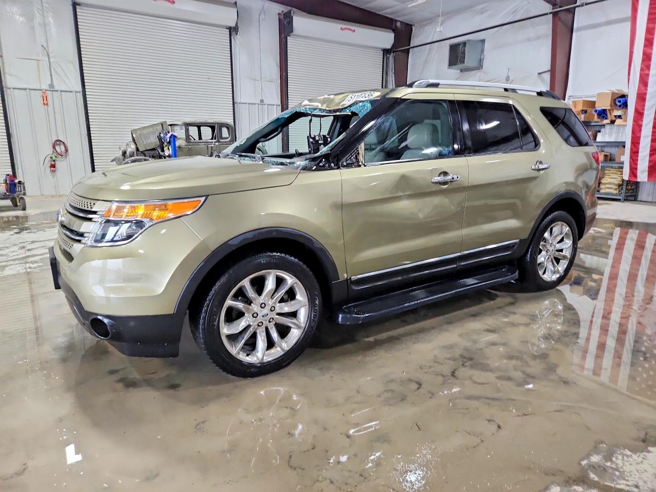 Salvage Ford Explorer Image