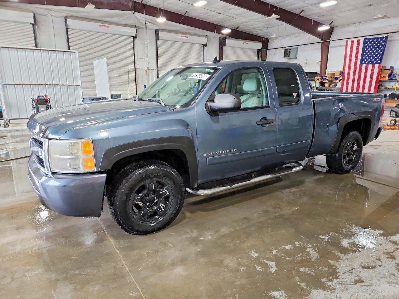Salvage Chevrolet Silverado Image