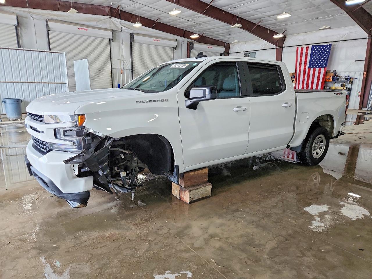 Salvage Chevrolet Silverado Image