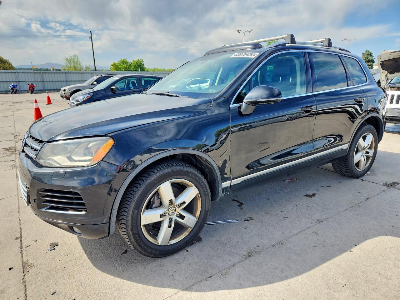 Salvage Volkswagen Touareg Image